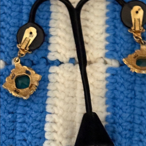 Kenneth Jay Lane Gold and Emerald Green Earrings - Picture 16 of 16